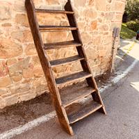 Antica scala in legno