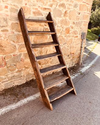 Antica scala in legno