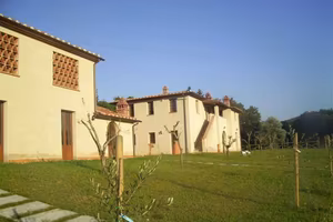 Immobile di 350 m² con 2 locali a Bucine