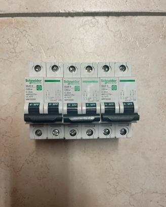 Interruttore magnetotermico C20
