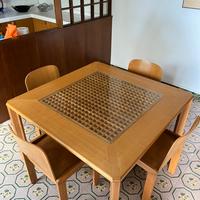 Tavolo classico con vetro centrale