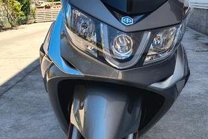 Scooter piaggio X10