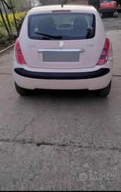 Lancia y