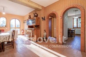 Villa di 280 m² con più di 5 locali e box auto a C