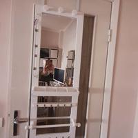 Portagioielli da porta con specchio.