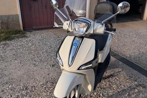 Scooter Piaggio 125 ABS