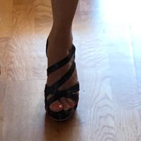 Sandali Romeo Gigli. Nuovo. Neri. 39