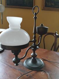 lampada quinquet con paralume opalina