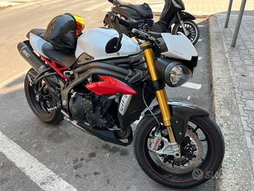 Triumph speed triple 1050 r