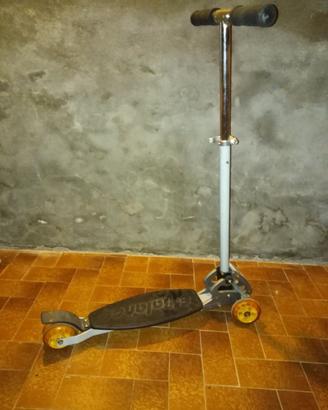 Monopattino e-balance tre ruote