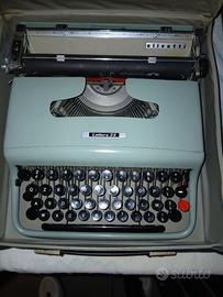 Macchina da scrivere olivetti 22