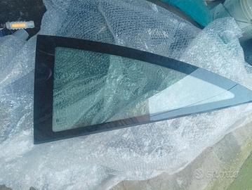 vetro posteriore destro Opel Corsa D 3 porte 