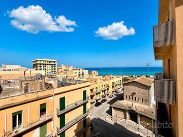 Ampio appartamento vista mare via colonnello romey