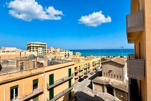 Ampio appartamento vista mare via colonnello romey