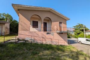Villa unifamiliare e cantina annessa