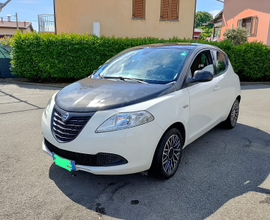 Lancia Ypsilon 1.2 Benz serie 3 2015 MOMO design S
