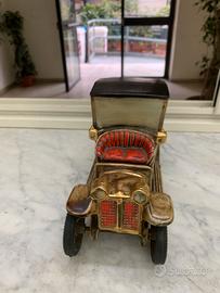AUTO IN CERAMICA VINTAGE