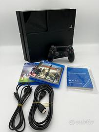PlayStation 4 (PS4) Nera