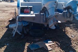 Barca con due motori