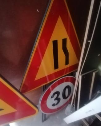 Cartelli segnaletica lavori