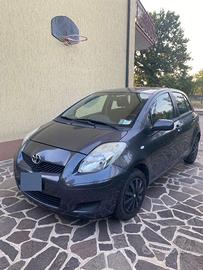 Toyota Yaris 2010 - Benzina