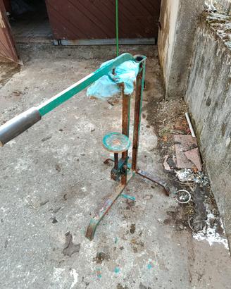tappatrice per tappi in sughero 