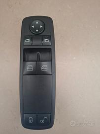 Pulsantiera auto Mercedes Classe B lato guida.