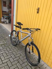 Bicicletta uomo da cross country 