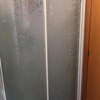 Cabina doccia con piatto angolare