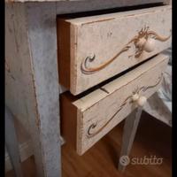 comodino in legno shabby 