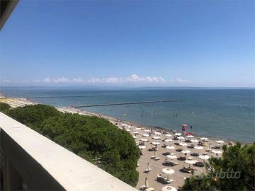 Lussuoso piano alto fronte mare