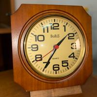 Orologio da tavolo vintage in legno BoRis