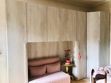 Armadio ad angolo e cassettiera