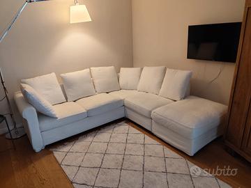 Divano Ikea con pouf contenitore