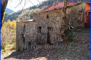 Borzonasca: Casa rustica su tre piani - terreno