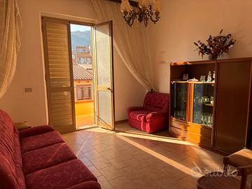 Guspini - Appartamento al piano 2° box e cortile