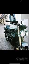 Triumph Street triple grigio opaco