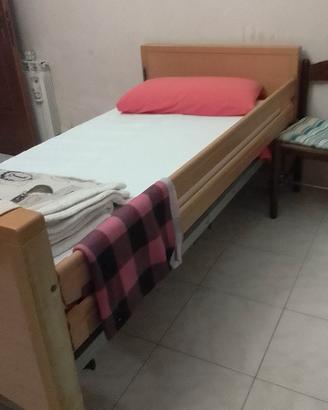 Letto elettrico con telecomando per disabili