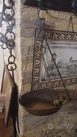 Antica bilancia in ferro battuto. "Angolo vintage"
