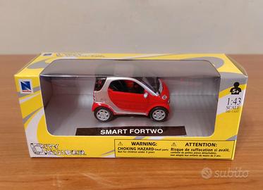 Modellino Auto Smat ForTwo New Ray 1:32