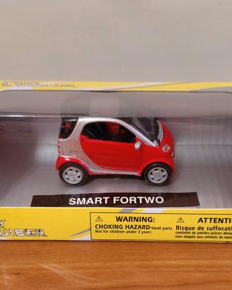 Modellino Auto Smat ForTwo New Ray 1:32