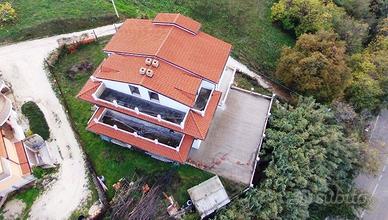 Villa di 230 m² con più di 5 locali e box auto dop