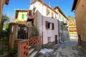 CASA SEMINDIPENDENTE A TORRIGLIA