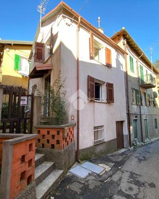 CASA SEMINDIPENDENTE A TORRIGLIA