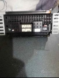 Subwoofer più amplificatore e una radio doppio din