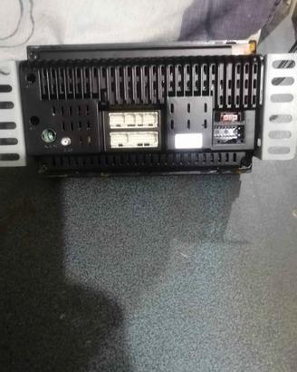 Subwoofer più amplificatore e una radio doppio din
