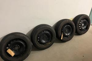 Cerchi in ferro con pneumatici Hankook 175/65 R15