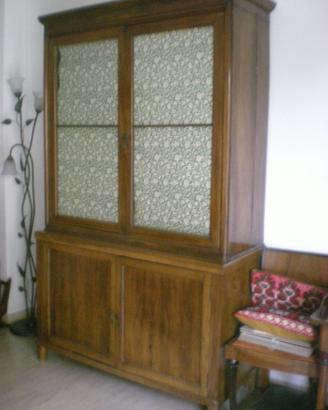 credenza con vetrina