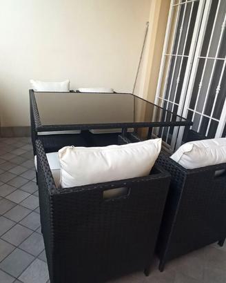 Tavolo da esterno con poltroncine