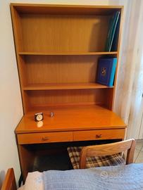 Scrivania in legno